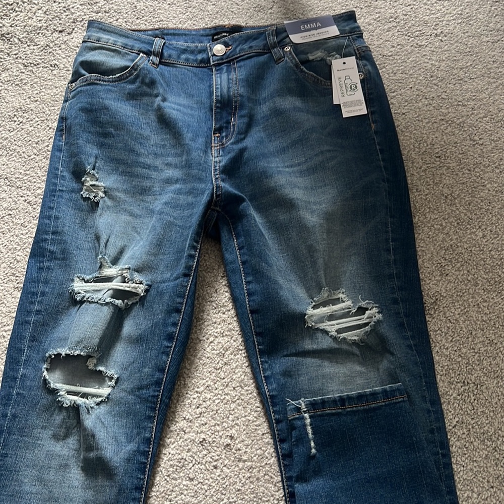 Stressed Ripped High Rise Jegging - Picture 2 of 7